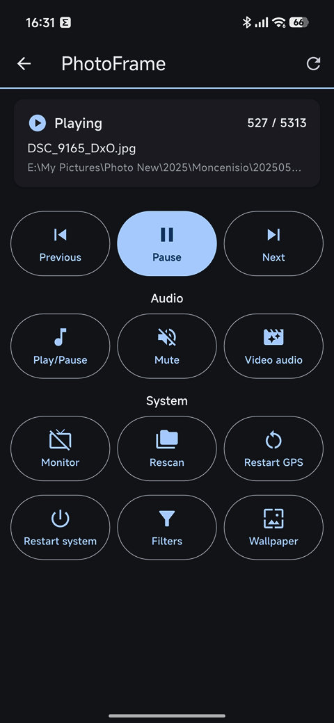 gPhotoShow Remote app controlling a gPhotoShow Pro slideshow: pause, next, monitor, filters